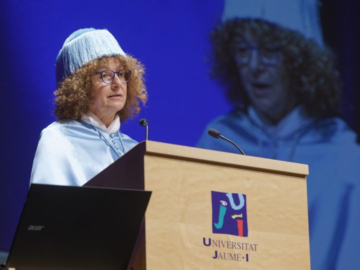 Eva Alcón: «Nos comprometemos a ser una universidad innovadora para liderar la respuesta a los retos de la sociedad»